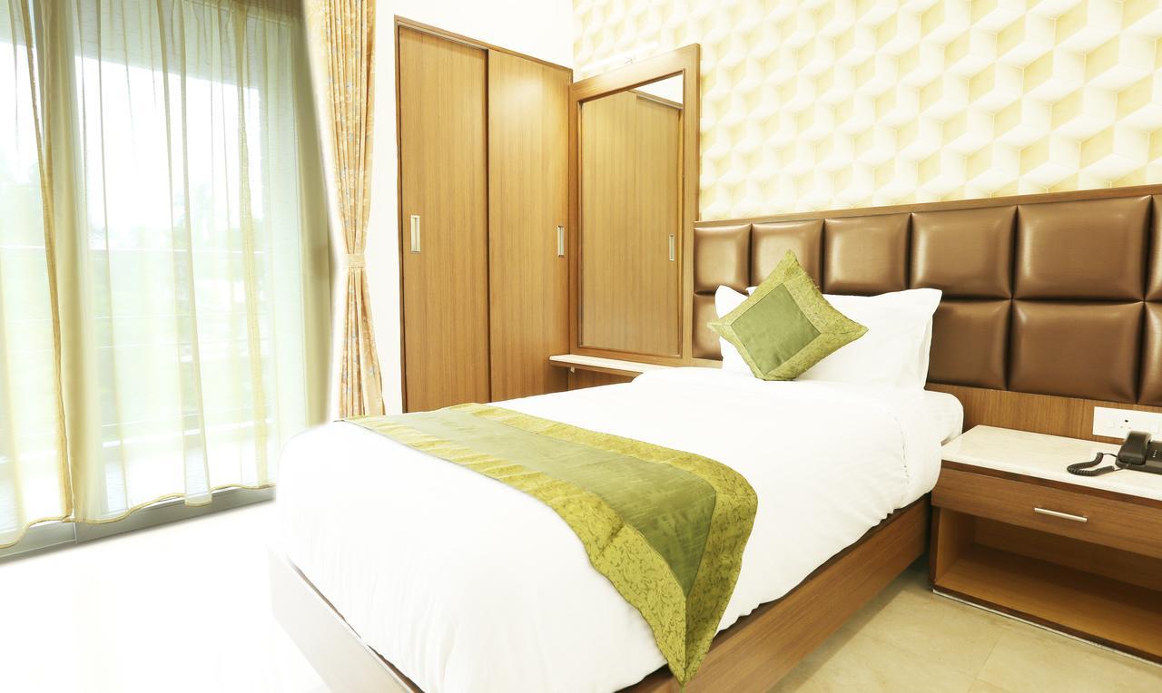 Treebo Pechis Castle Hotel Chennai Exterior foto